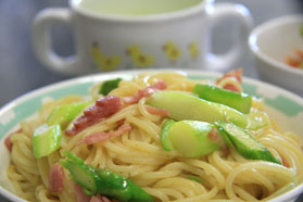 アスパラとベーコンのパスタ