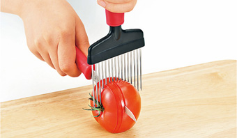 トマト＆オニオン スライスヘルパーの使用イメージ